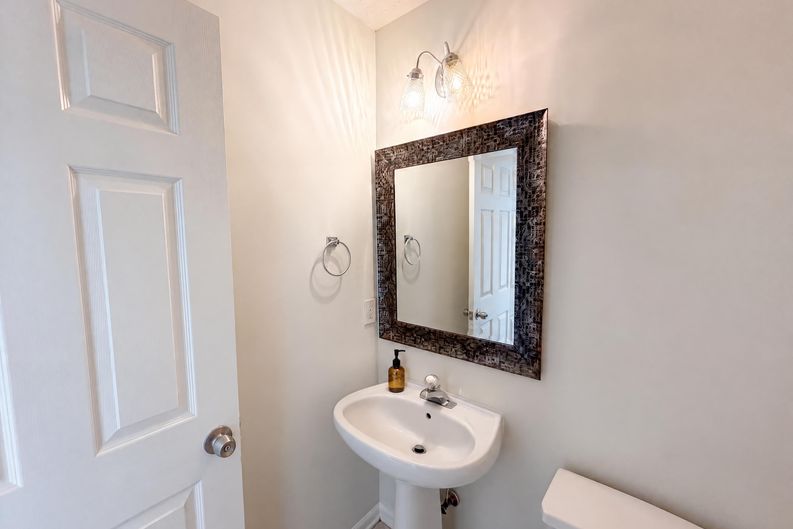 Photo 17 of 25 of 3582 Coveside Ct, Loganville, GA