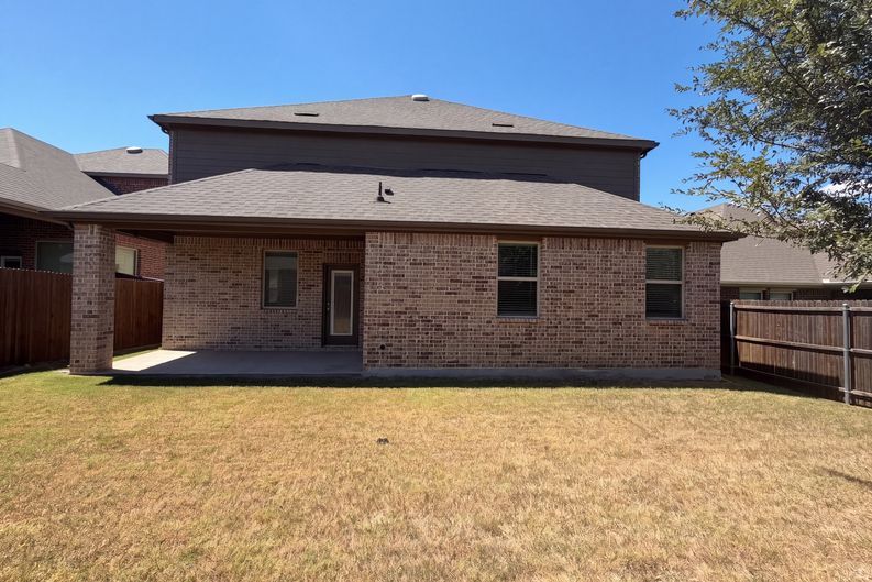 Photo 5 of 26 of 2929 Log Cabin Dr, Celina, TX