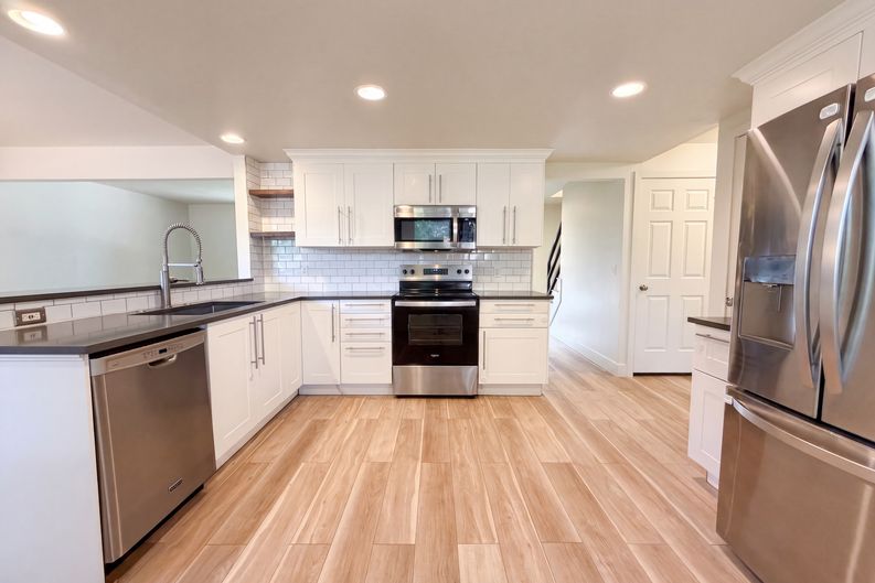 Photo 8 of 43 of 7447 S Ames Ct, Littleton, CO