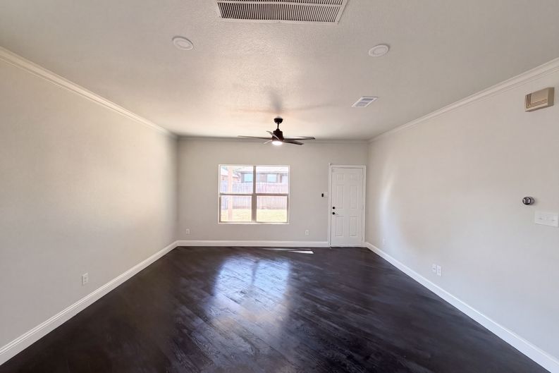 Photo 3 of 28 of 625 River Rock Dr, Azle, TX
