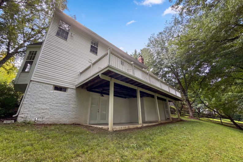 Photo 4 of 27 of 11301 Willowdale Dr, Germantown, MD