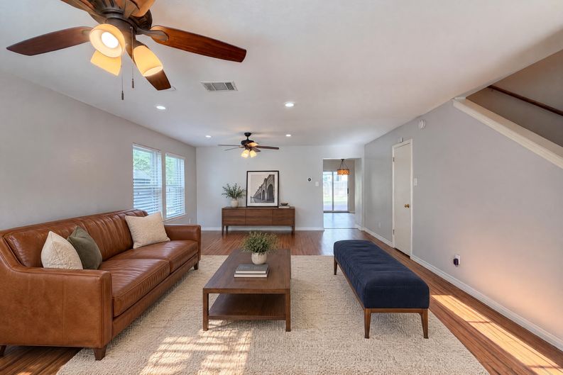 Photo 3 of 16 of 1722 Woods Blvd, Round Rock, TX