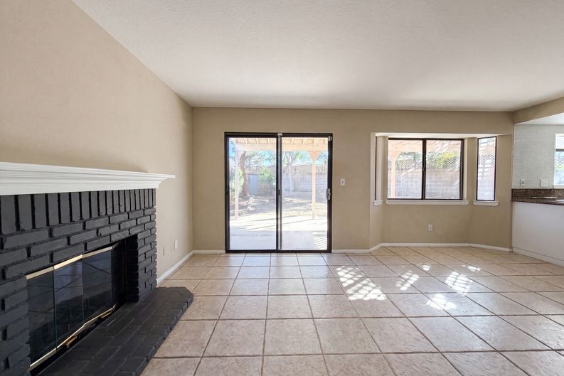 Photo 10 of 30 of 3164 Gingerwood Ln, Lancaster, CA