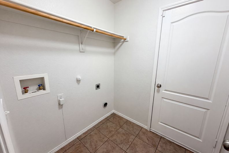 Photo 16 of 17 of 1618 Hillside Dr, Waxahachie, TX