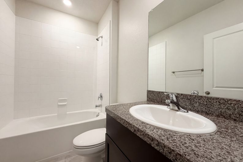 Photo 11 of 42 of 11849 Blackeyed Susan Dr, Riverview, FL