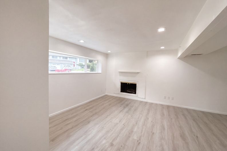 Photo 7 of 29 of 9232 NE 139th St, Kirkland, WA