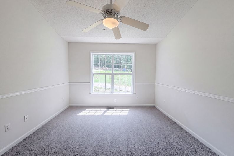 Photo 9 of 17 of 221 Grandview Dr, Statesville, NC