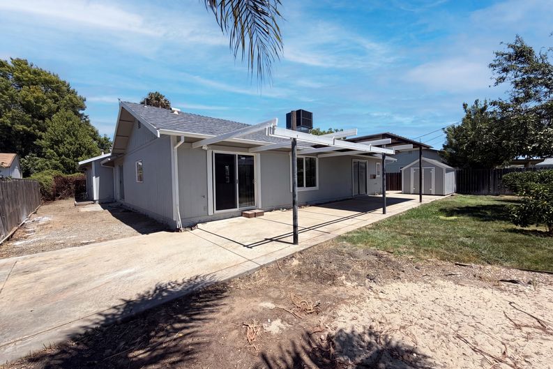 Photo 5 of 26 of 838 Dutra Ave, Rio Linda, CA
