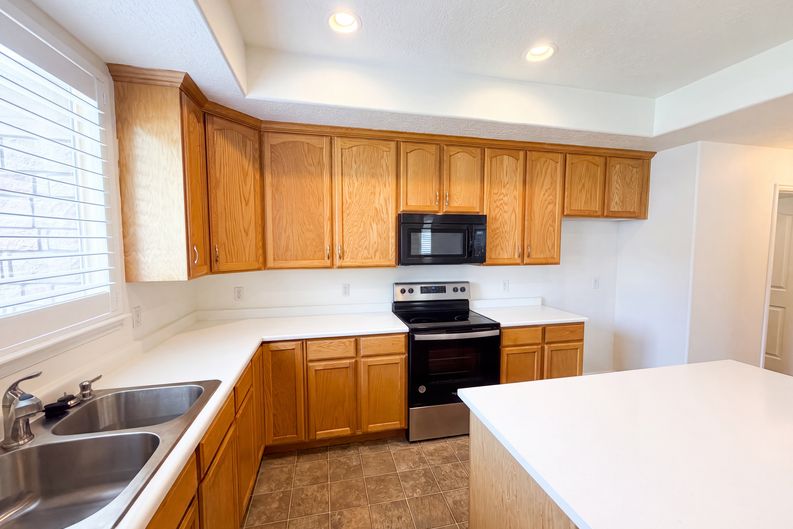 Photo 15 of 20 of 6943 W Bamburgh Way, West Valley City, UT
