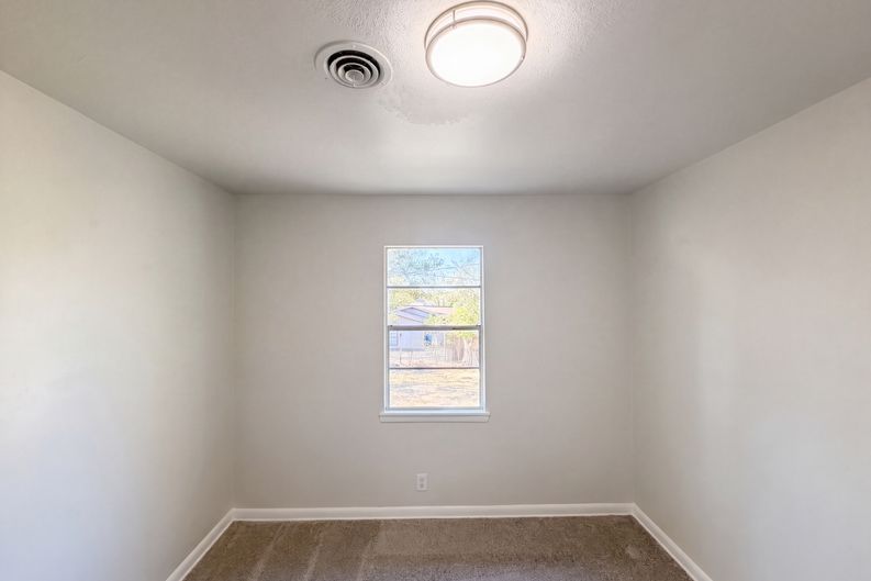 Photo 10 of 20 of 8021 Tumbleweed Trl, Fort Worth, TX