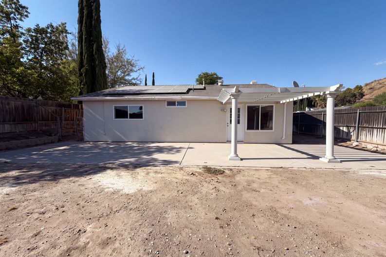 Photo 5 of 25 of 14602 Rosecourt Dr, Canyon Country, CA
