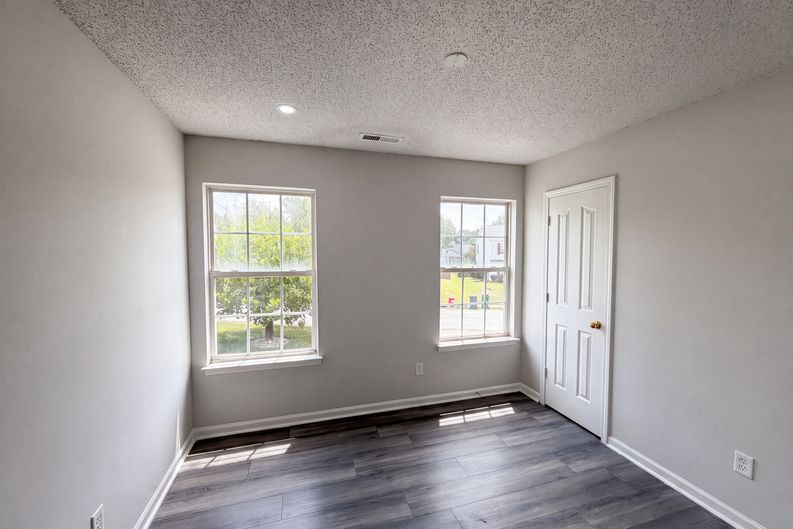 Photo 7 of 21 of 11220 Northwoods Forest Dr, Charlotte, NC