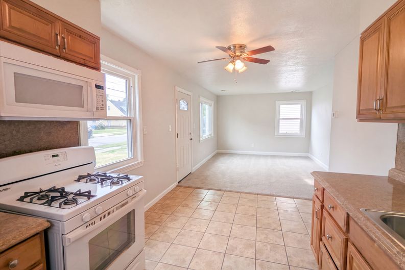 Photo 9 of 19 of 12722 Emery Ave, Cleveland, OH