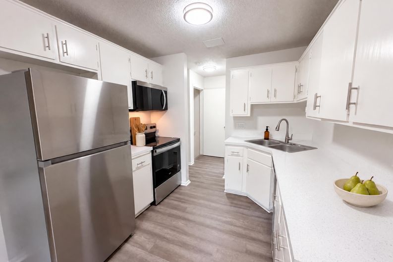 Photo 3 of 30 of 15393 Trillium Cir, Eden Prairie, MN