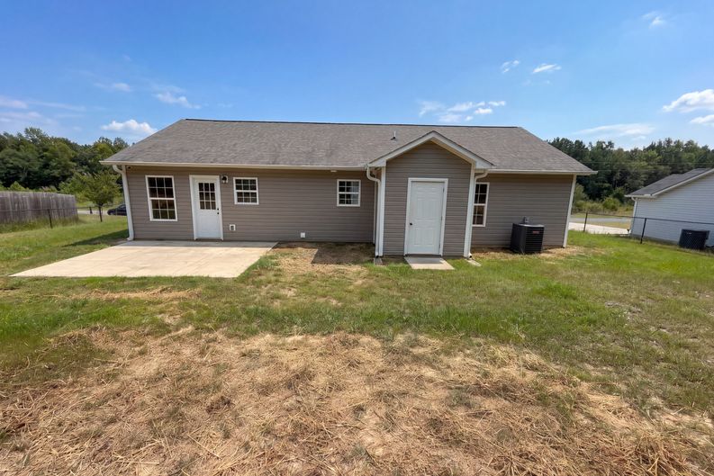 Photo 5 of 17 of 1411 Foxbrook Cir, Lancaster, SC