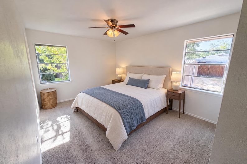 Photo 9 of 23 of 8540 Foxwood Ln, Dallas, TX
