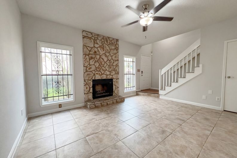 Photo 3 of 16 of 12300 Brookglade Cir, Houston, TX