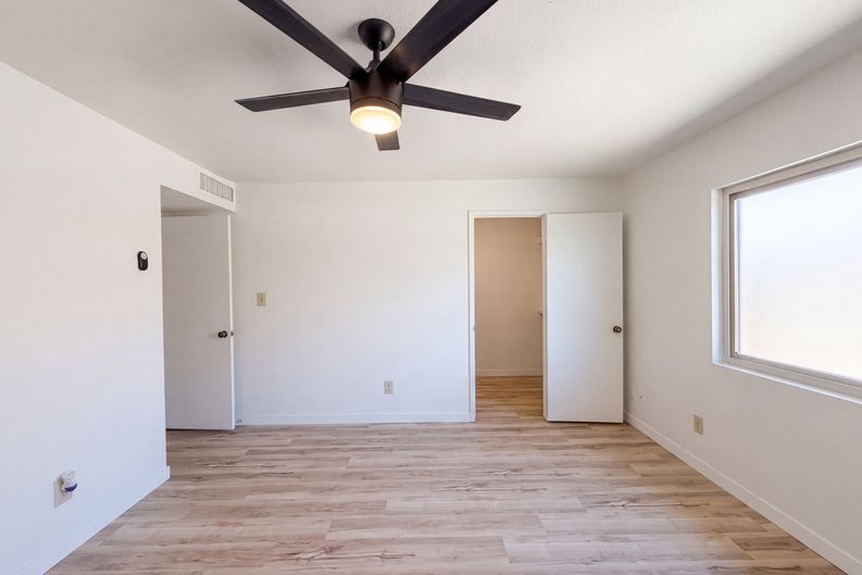 Photo 8 of 19 of 5208 E Tamblo Dr, Phoenix, AZ