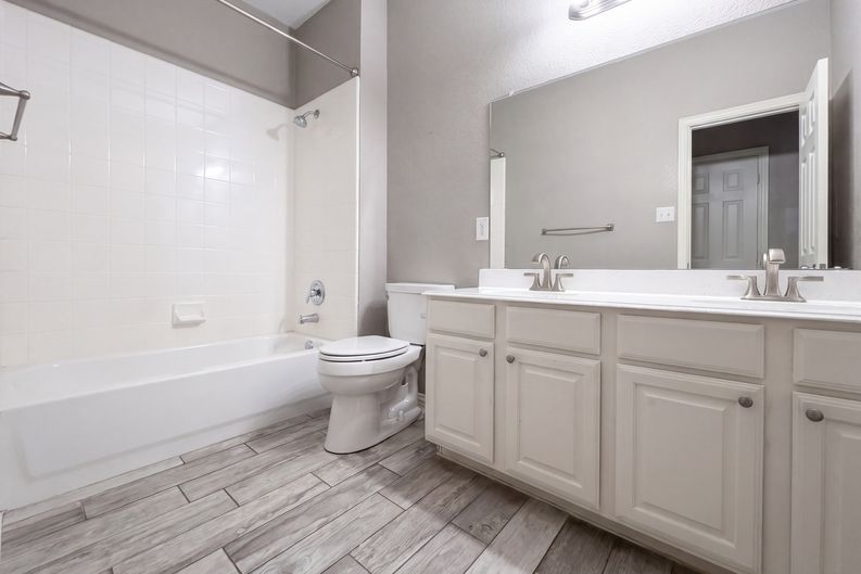 Photo 19 of 24 of 2404 Royal Birkdale Dr, Plano, TX