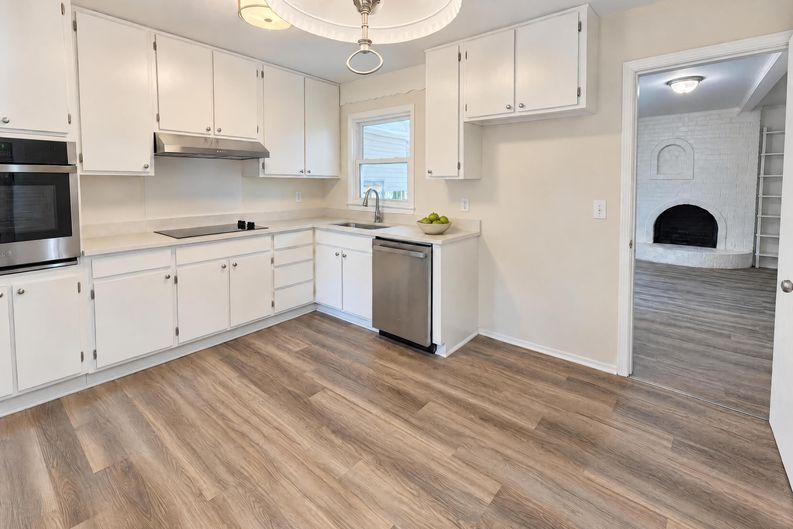Photo 8 of 19 of 3305 Winchester Dr, Greensboro, NC