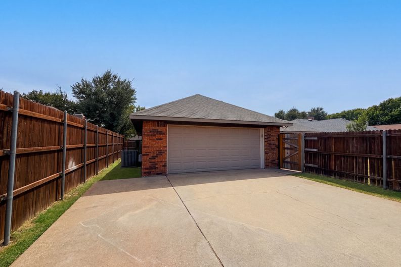 Photo 18 of 19 of 512 W Jefferson St, Wylie, TX