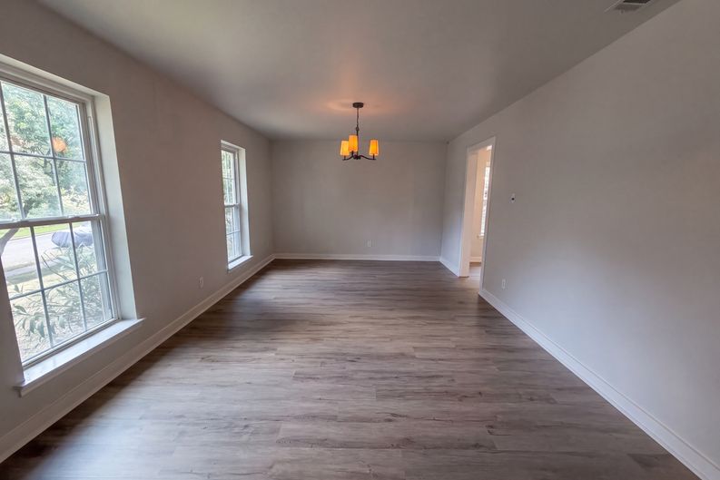 Photo 8 of 20 of 3969 Lost Creek Dr, Dallas, TX