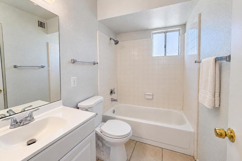 Photo 12 of 28 of 431 E Pecan Rd, Phoenix, AZ