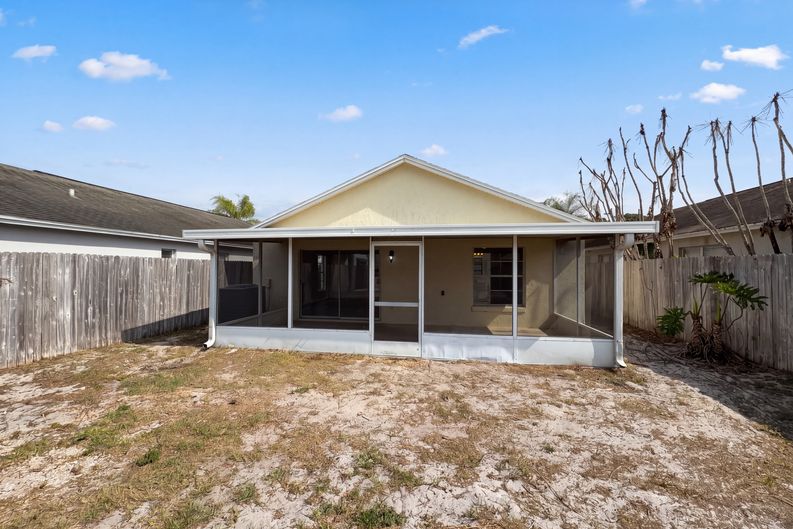 Photo 5 of 21 of 9814 Dean Cove Ln, Orlando, FL