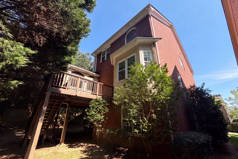 Photo 5 of 41 of 3725 Wescott Way, Sandy Springs, GA