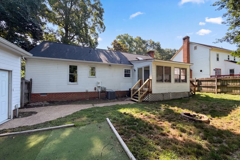 Photo 5 of 16 of 10912 Belvoir Rd, Chester, VA