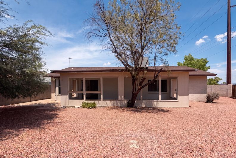 Photo 5 of 32 of 10701 W Campbell Ave, Phoenix, AZ