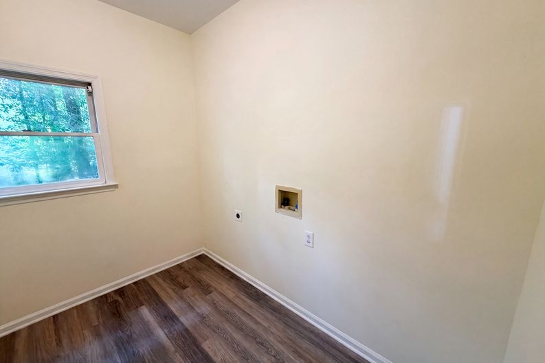 Photo 19 of 28 of 644 Laurel Wood Dr SW, Marietta, GA
