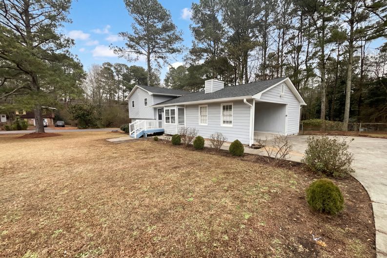 Photo 7 of 19 of 10 King Dr, Carrollton, GA