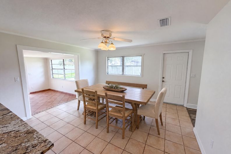 Photo 9 of 30 of 2617 S Fairway Dr, Melbourne, FL