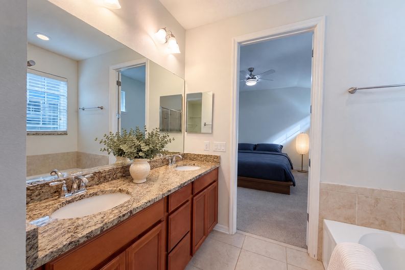Photo 26 of 39 of 8231 Laureate Blvd, Orlando, FL