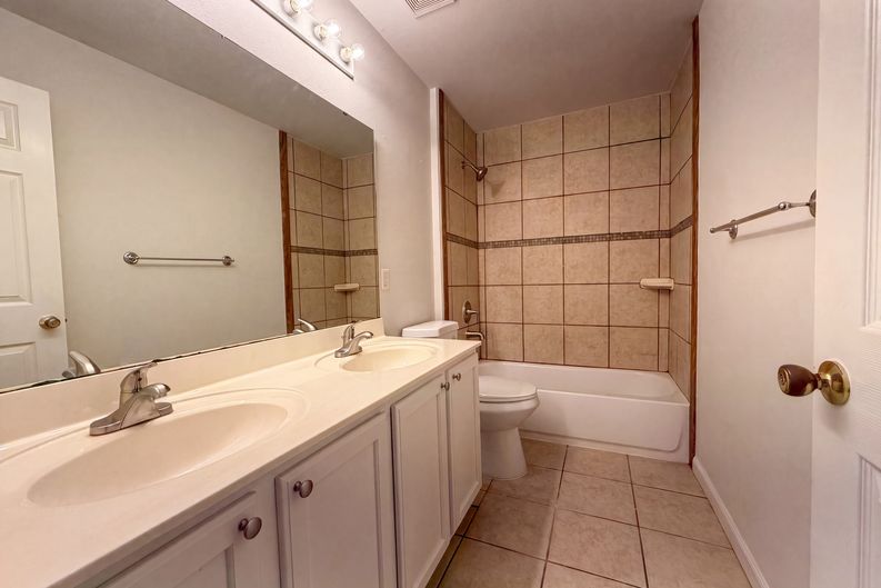 Photo 23 of 26 of 2158 Willesdon Dr W, Jacksonville, FL