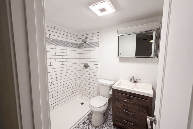 Photo 9 of 17 of 1316 E 44th St, Kansas City, MO