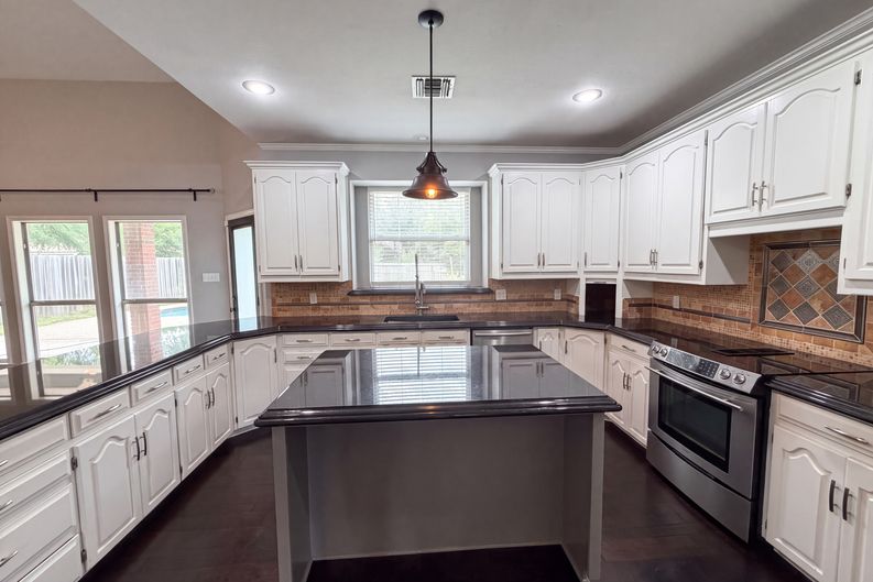 Photo 10 of 26 of 2717 Wickersham Dr, Temple, TX