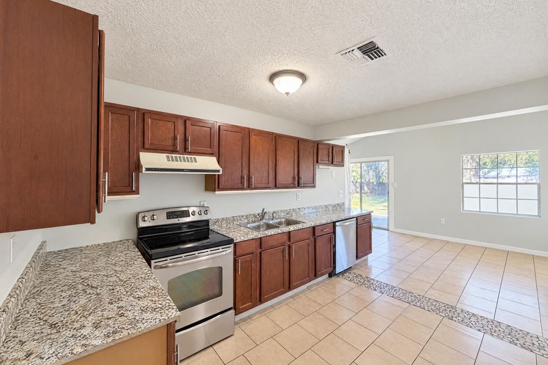 Photo 19 of 22 of 613 4th St NE, Fort Meade, FL
