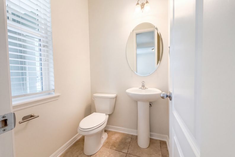 Photo 27 of 39 of 8231 Laureate Blvd, Orlando, FL