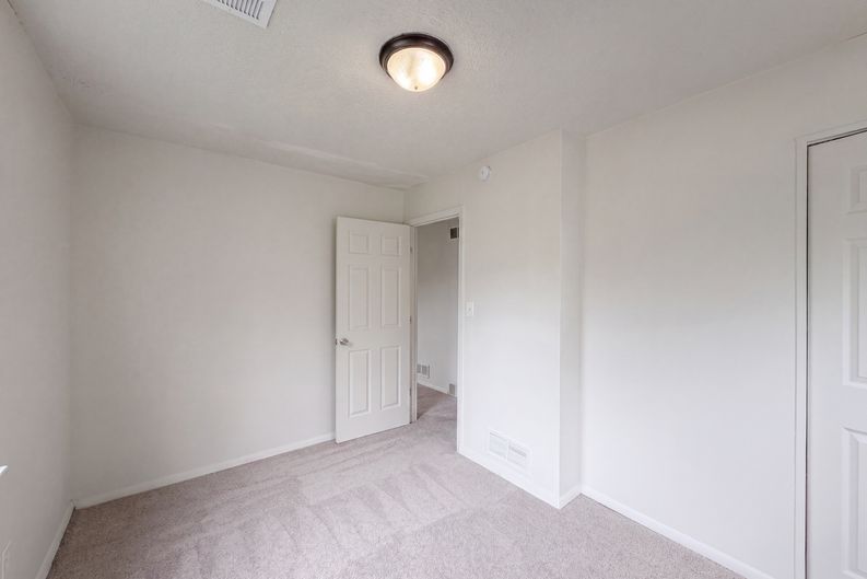 Photo 8 of 20 of 4770 Woodend Ave, Kansas City, KS