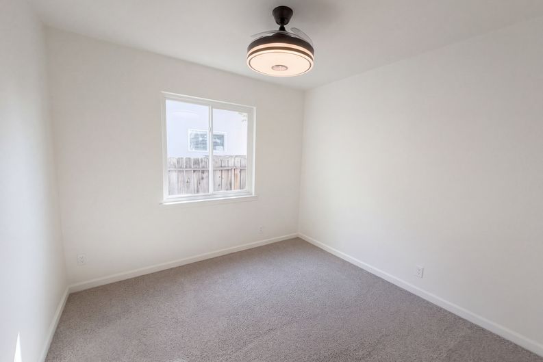 Photo 10 of 18 of 5208 Fernwood Way, Sacramento, CA