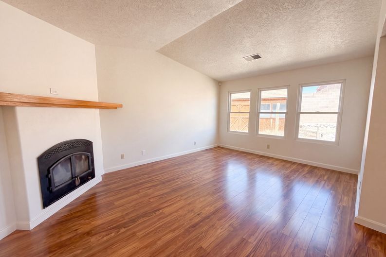 Photo 3 of 23 of 1609 Blue Quail Ct NE, Rio Rancho, NM