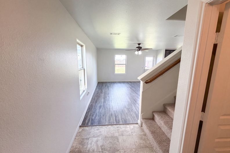 Photo 6 of 25 of 10335 Dawson Hill Ln, Houston, TX