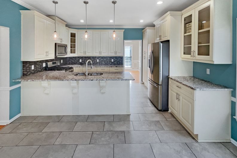Photo 18 of 68 of 1370 Providence Dr, Lawrenceville, GA
