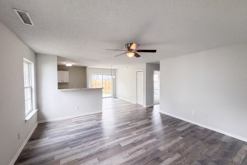 Photo 3 of 17 of 5809 Weddington Rd, Raleigh, NC