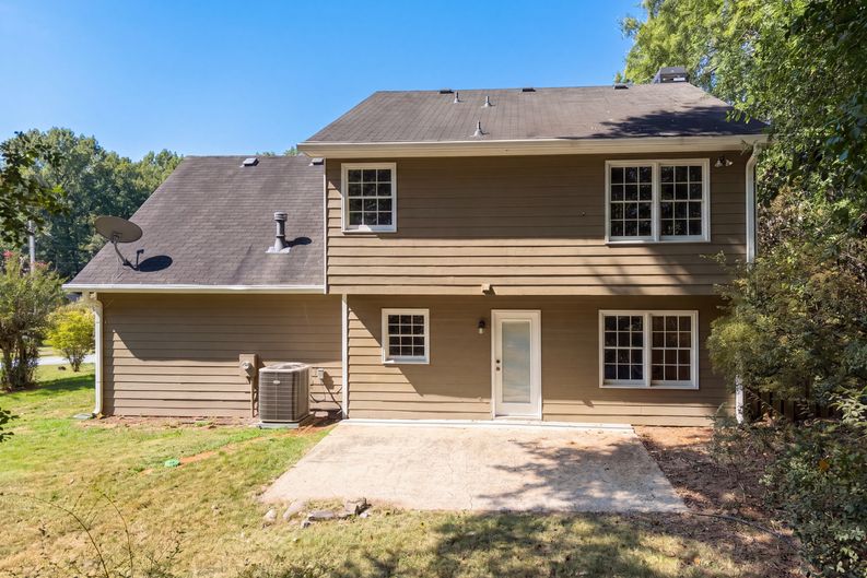 Photo 5 of 29 of 3108 Rock Creek Dr, Rex, GA