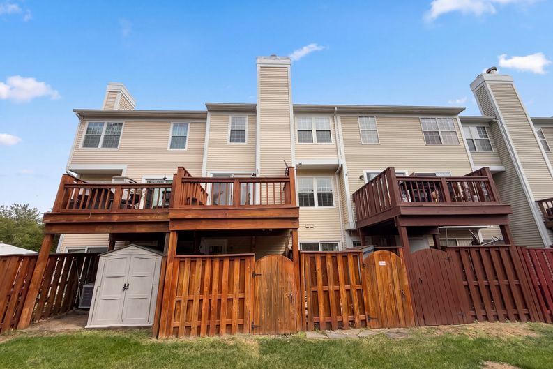 Photo 5 of 25 of 7904 Saddlehorn Ct, Manassas, VA