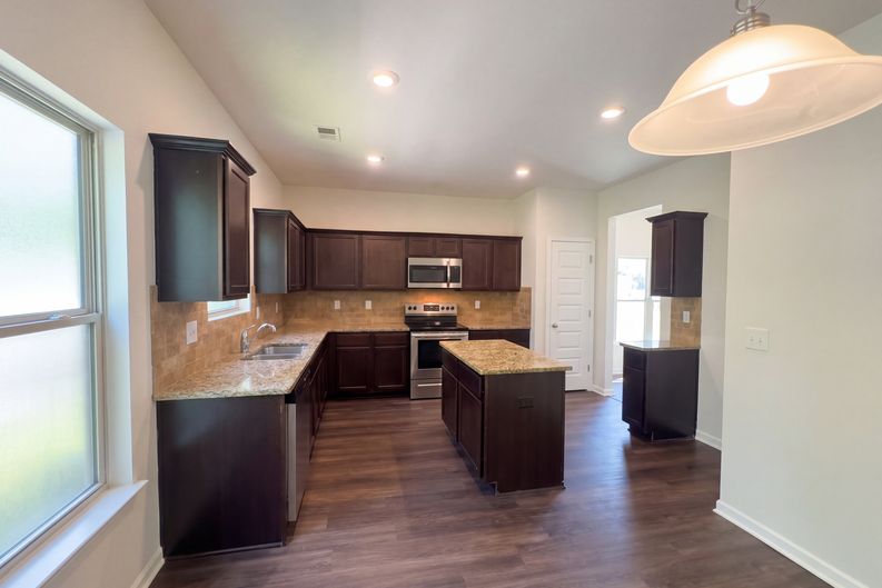 Photo 7 of 21 of 672 Mill Creek Trl, Jonesboro, GA