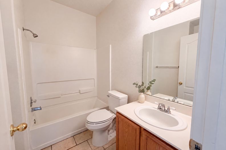 Photo 13 of 24 of 696 Troon Dr SE, Rio Rancho, NM